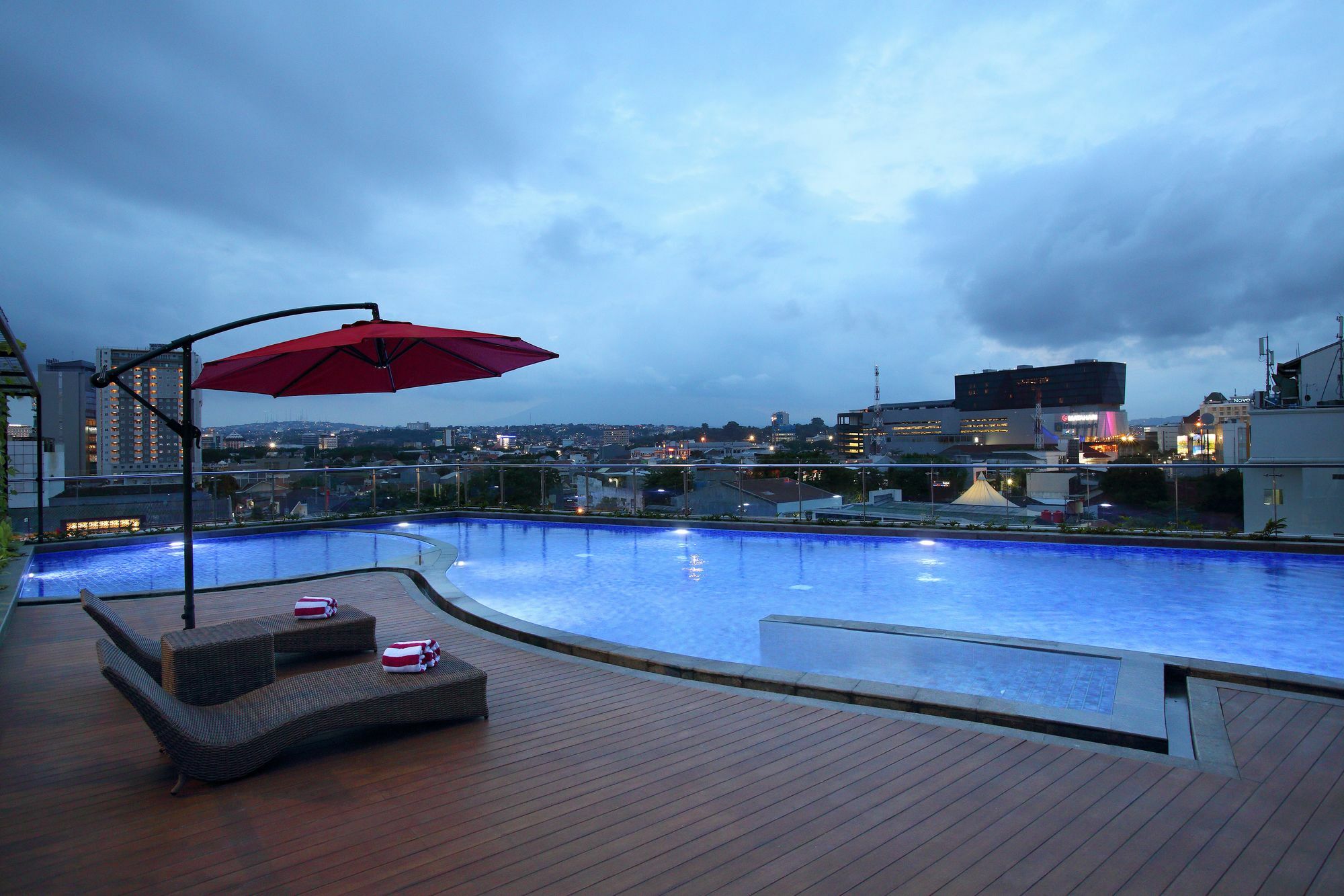 Hotel Grandhika Pemuda Semarang Exterior photo